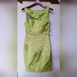 NWT Monique lhuillier Sleeveless Knee-length Green Gown. Womens size 4